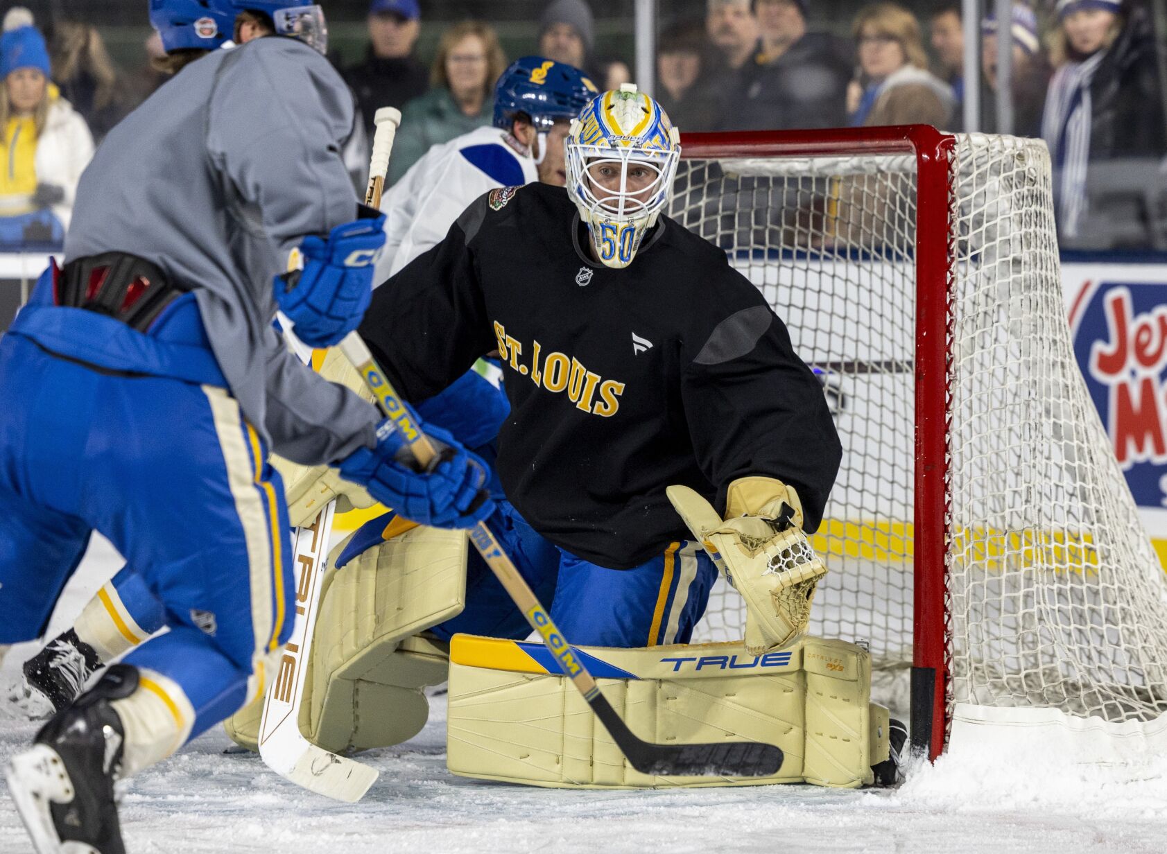 51şÚÁĎ Blues practice ahead of the Winter Classic in Chicago
